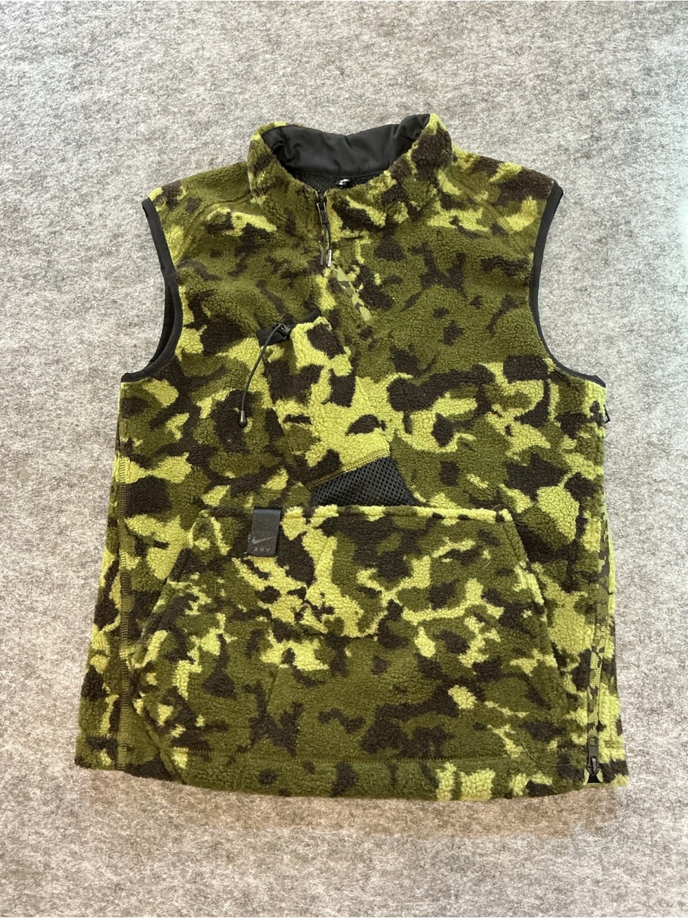 Nike Tech Athletic Green Camo Sherpa Fleece Cropped Vest Size XS